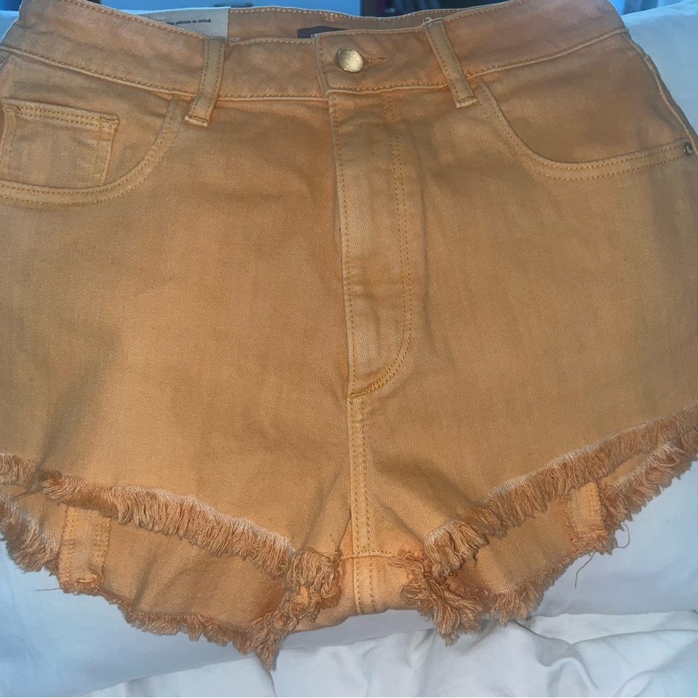 DL1961 Emilie Short